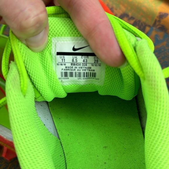 Men’s size 11 cleats - Picture 4 of 4